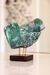 Pedra Esmeralda Polida na Base Madeira Marrom 503 gramas