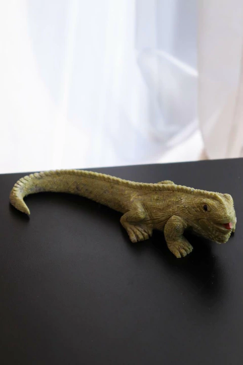 Escultura Iguana Serpentinita 405 gramas