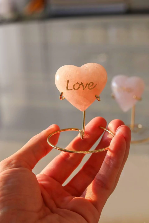 Coração Quartzo Rosa Love Base Banho Ouro - comprar online