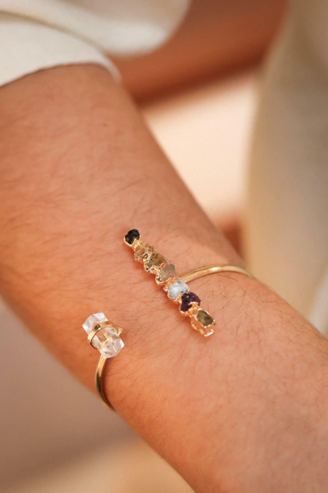 Bracelete Chakras com Ponta Biterminada Banho Ouro - comprar online