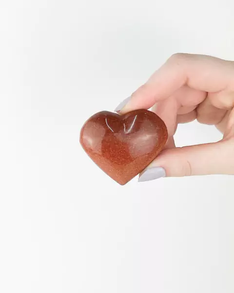 Coração Pedra Gold Stone Marrom 4,4 a 5,6 cm aprox.