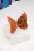 Borboleta Calcita Laranja na Base de Quartzo Cristal Bruto - comprar online