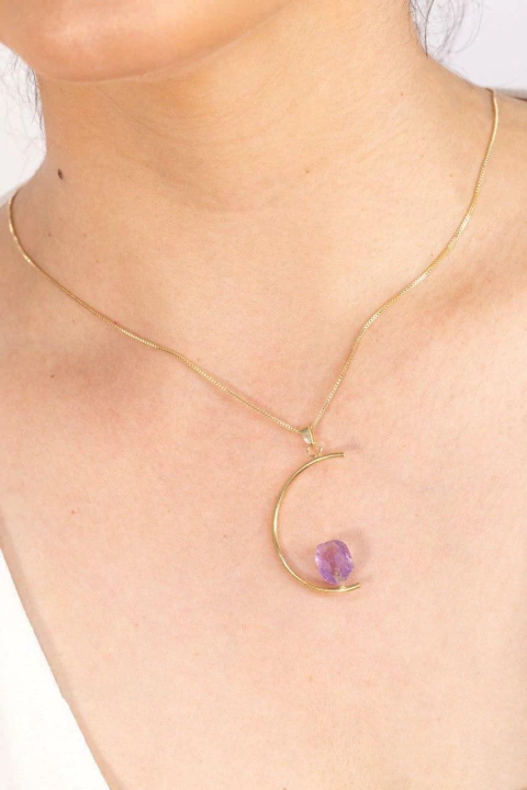 Pingente Meia Lua Ponta Ametista bruta Banho Ouro