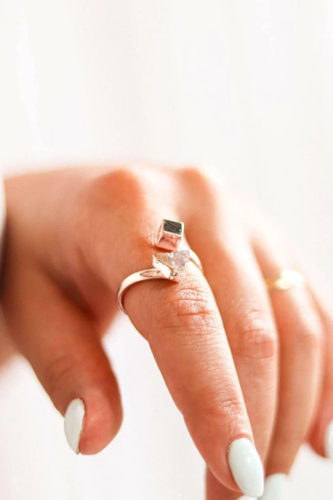 Anel Quartzo Rosa Cubo Ajustável Banho Prata