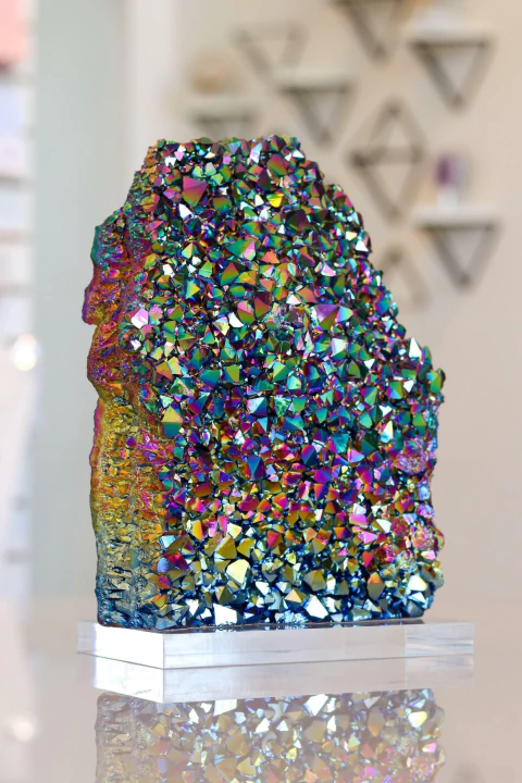 Drusa Titânio Rainbow na Base Acrílica 3.960Kg