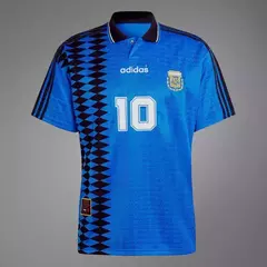 PROMO SELECCION RETRO AFA 3X1- CAMISETA AFA TITULAR MESSI 2024 + CAMISETA RETRO AFA SUPLENTE 1994 MARADONA + SHORT RETRO AFA SUPLENTE 1994 MARADONA en internet