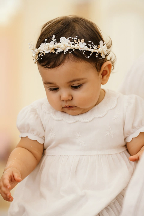 Tiara de flores branca - comprar online