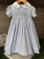 Vestido infantil com bordados e gola