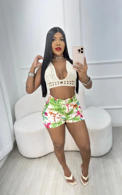 SHORT ESTAMPA DIGITAL COM BOTÃO ENCAPADO E ZIPER EM NEOPRENE