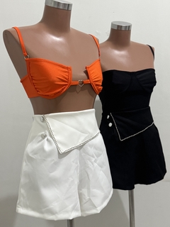 SHORT EM ALFAIATARIA COM STRASS COSTURADO, BOLSO E ZÍPER LATERAL na internet