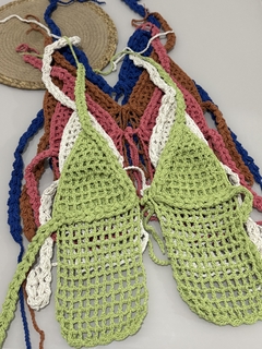 CROPPED EM CROCHÊ COM REGULAGEM NO PESCOÇO E COSTAS - comprar online