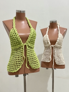 CROPPED EM CROCHÊ COM REGULAGEM NO PESCOÇO E COSTAS