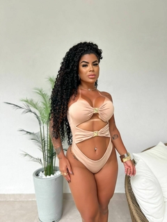 BODY MAIÔ RECORTE EM SUPLEX COM DETALHE DOURADO E BOJO - comprar online