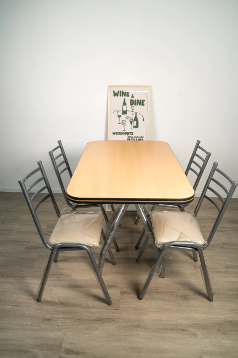 Super Combo Mesa 120x70 Con 4 Sillas Caño apilables - comprar online