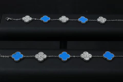 Pulsera plateada tipo Van Cleef con Zirconias. - comprar en línea