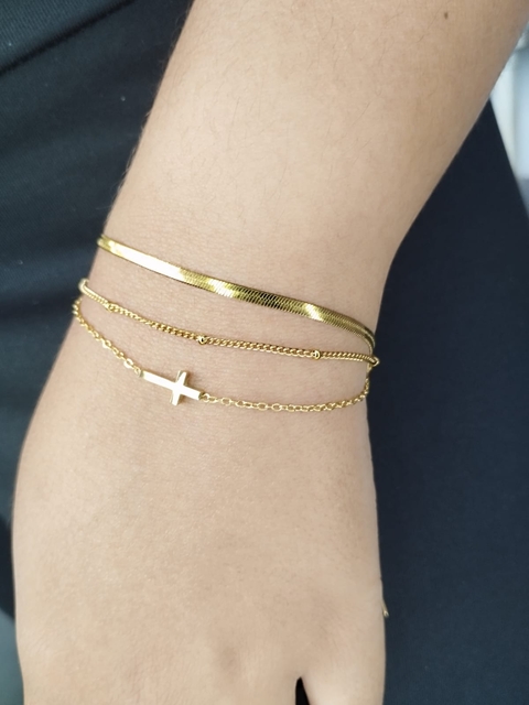 Pulseira Tripla Fita com Cruz e Corrente Bolinhas em Aço Dourado - comprar online