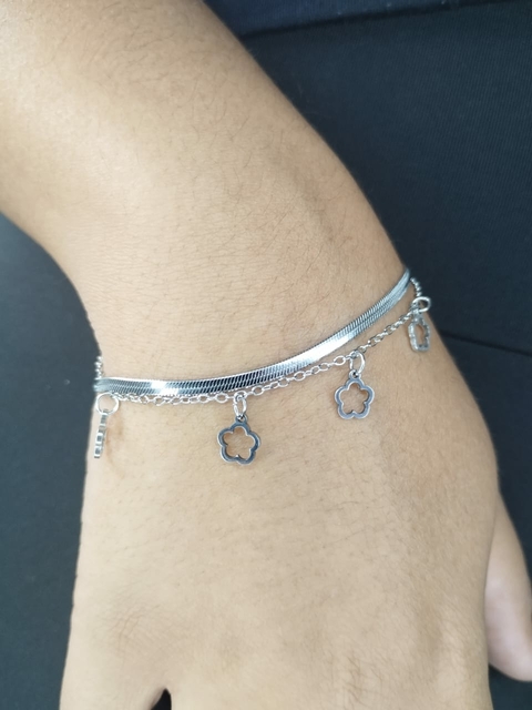 Pulseira Dupla Fita com Trevo PP Vazado em Aço Inox