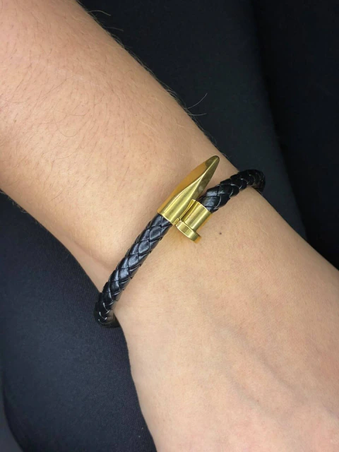 Bracelete Importado Couro Trançado em Aço Dourado