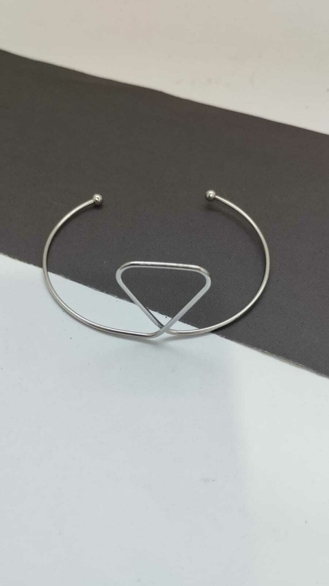 Bracelete Triângulo P em Aço Inox - comprar online