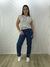 Calça Mom Jeans Slim Kiara na internet