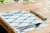 MANTEL INDIVIDUAL RECTANGULAR BORDES REDONDEADOS SET SAIL REVERSIBLE PLASTICO FLEXIBLE LIBRE DE BPA MULTICOLOR 43.5X28.57CM. - Tendence
