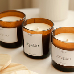 Vela Aromática de Algodão - Aroma que traz sensação de paz e tranquilidade - Cera Natural, Vidro com tampa de madeira