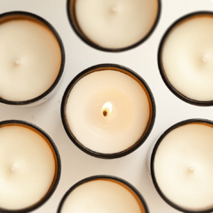 Vela Aromática de Pinus - Aroma que traz sensação de paz e tranquilidade - Cera Natural, Vidro com tampa de madeira