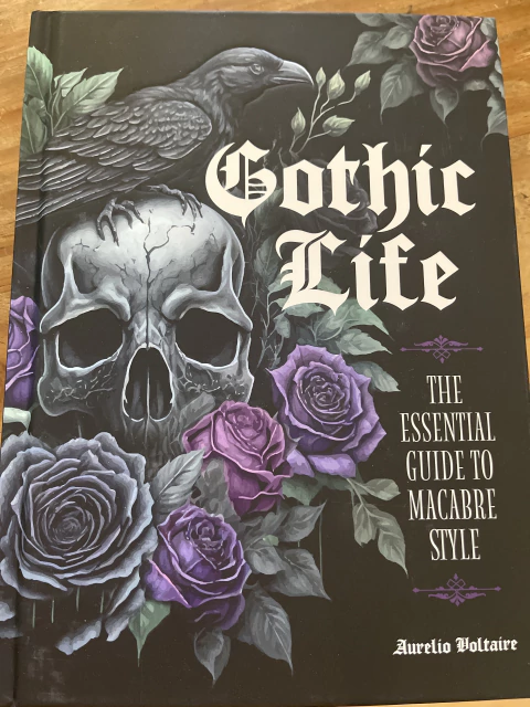 Gothic life - Aurelio Voltaire