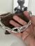 Colar Arco Torcido na internet