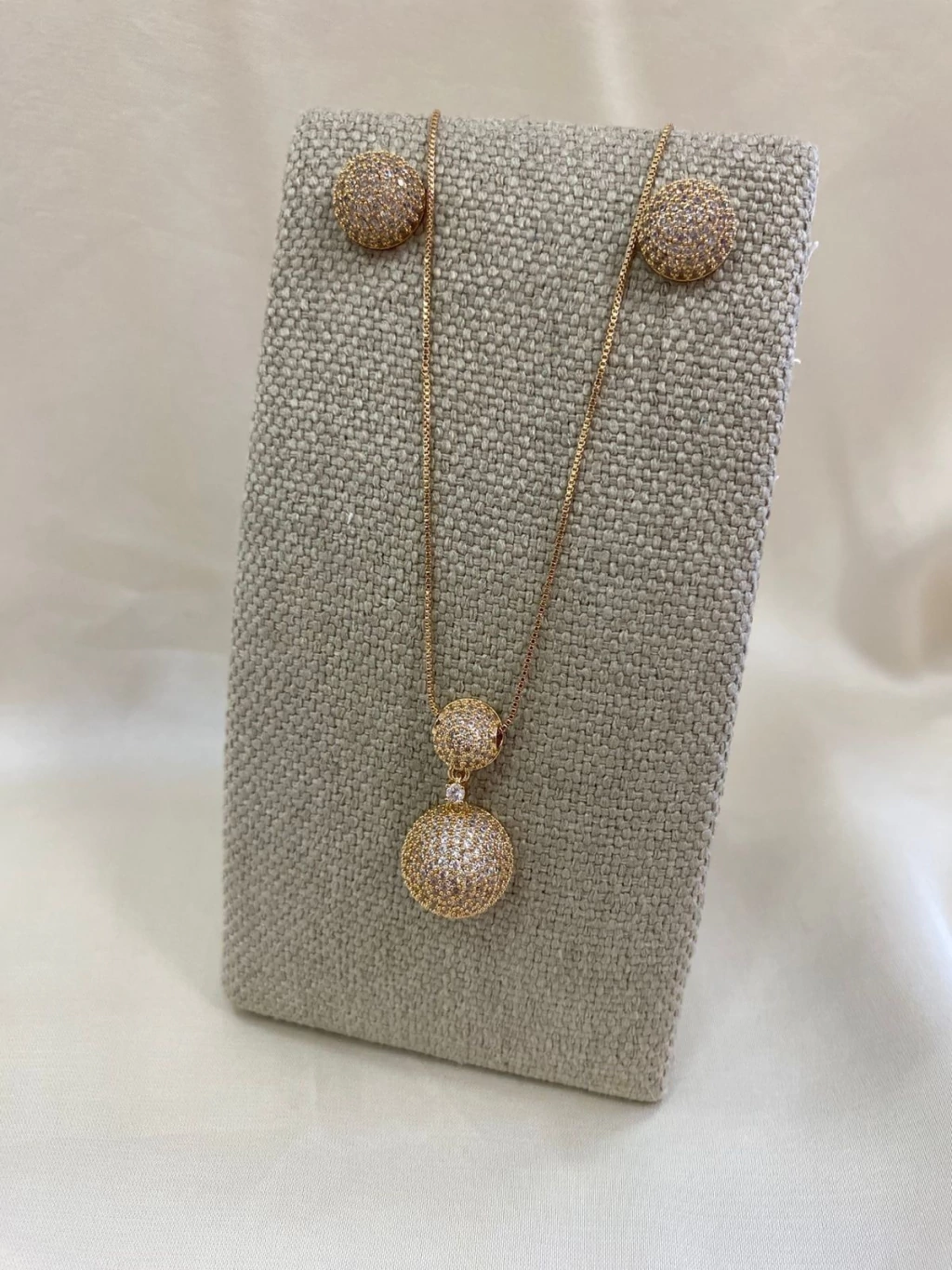 Conjunto brinco e colar