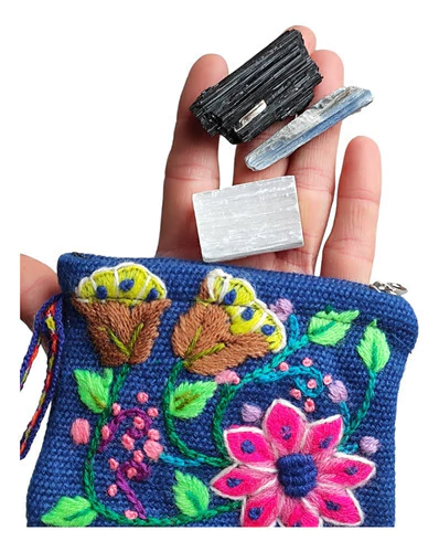 Sobre Piedras Turmalina Selenita Cianita Coraocristales