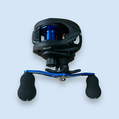 Diseñado para Bait Casting: Este reel está diseñado específicamente para la técnica de Bait Casting, garantizando un rendimiento óptimo en cada lance y recogida.

Potente Sistema de Freno: Con un sistema de freno de 7 kg, el Reel Huevito Beast 103 te ofre