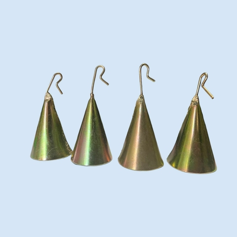 Campanitas de metal doradas y zincadas, diseñadas para garantizar que no te pierdas ni un solo pique
