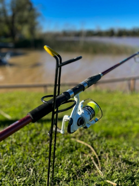 Posacañas, diseñado para maximizar tu experiencia de pesca con su versatilidad única:

