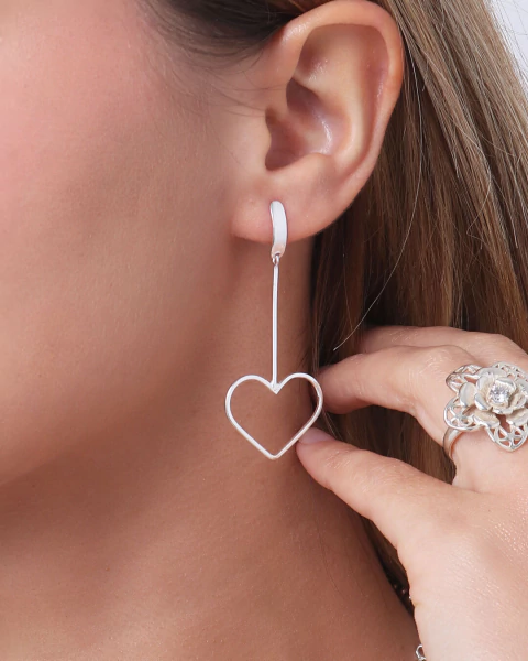 BRINCO DE PRATA CORAÇÃO VAZADO 5,5CM - comprar online