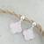 BRINCO DE PRATA VAN CLEEF 1,5CM PENDURADO ROSA LEITOSO - loja online