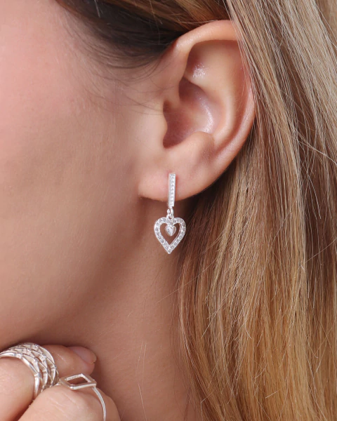 BRINCO DE PRATA CORAÇÃO COM ZIRCÔNIAS 2,4CM - comprar online