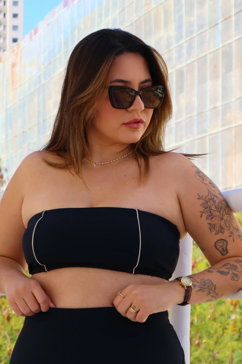 Top Faixa Preto com detalhe Off - comprar online