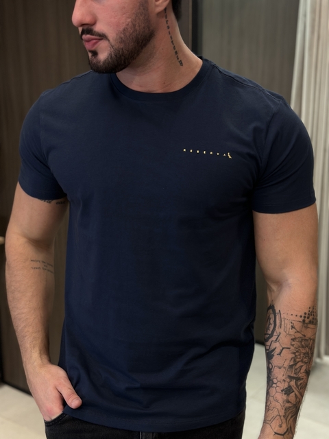 CAMISETA LOGO MINIMAL GOLD RESERVA