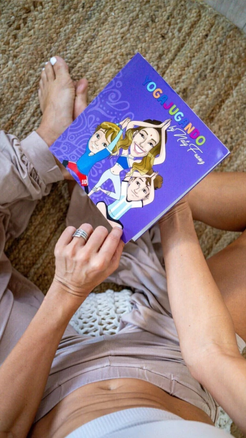 LIBRO YOGA JUGANDO - comprar online