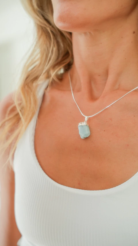 PINGENTE ÁGUA-MARINHA BRUTA - comprar online