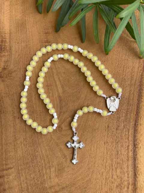 Terço infantil amarelo Santo Anjo