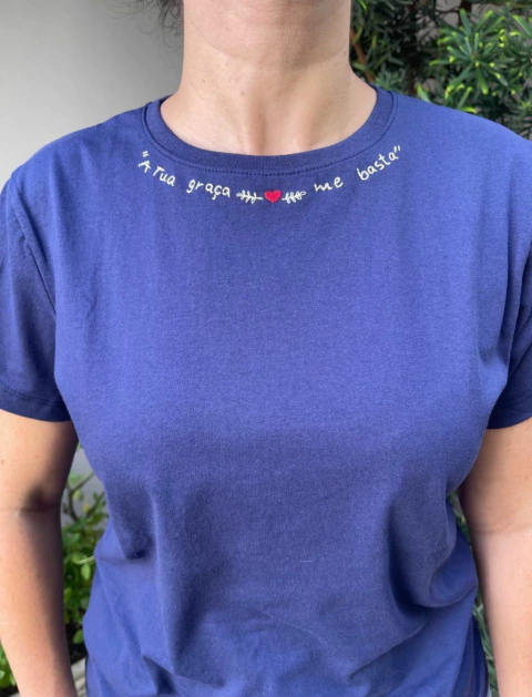 Camiseta "A tua graça me basta" azul marinho