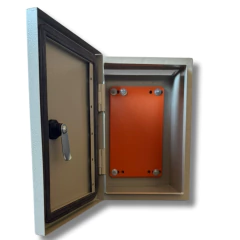 Caixa metálica quadro painel de comando 300x200x200 DE SOBREPOR COM FLANGE IP -54 BN - QC - Quadros de Comando