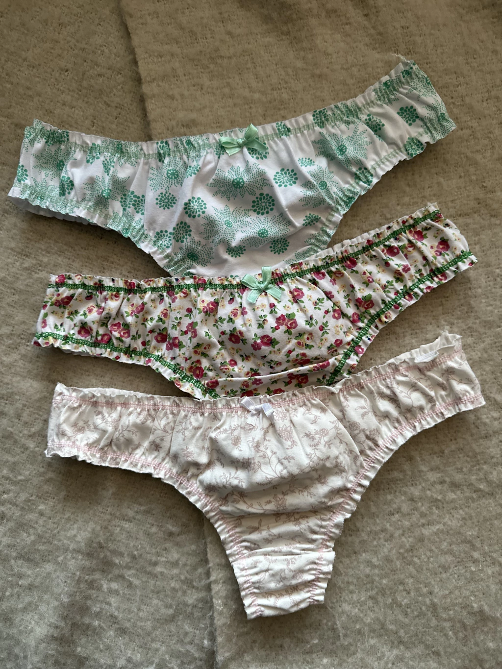 LESS FRUFRU ESTAMPADAS -36 a un 49/50 de pantalon-