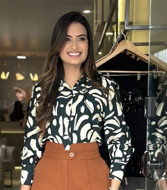 Blusa Social Layla na internet