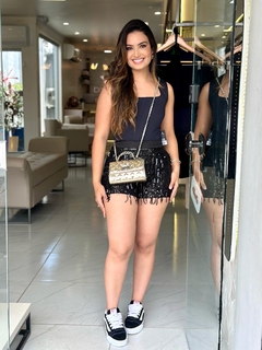 Shorts em paetê na internet