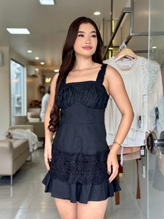 Vestido curto de babado - comprar online