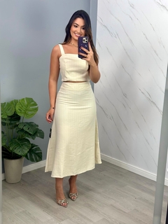 Conjunto de saia mídi com semi Cropped de alça em listras finas de brilho na internet