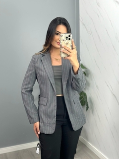 Blazer risca de giz na internet